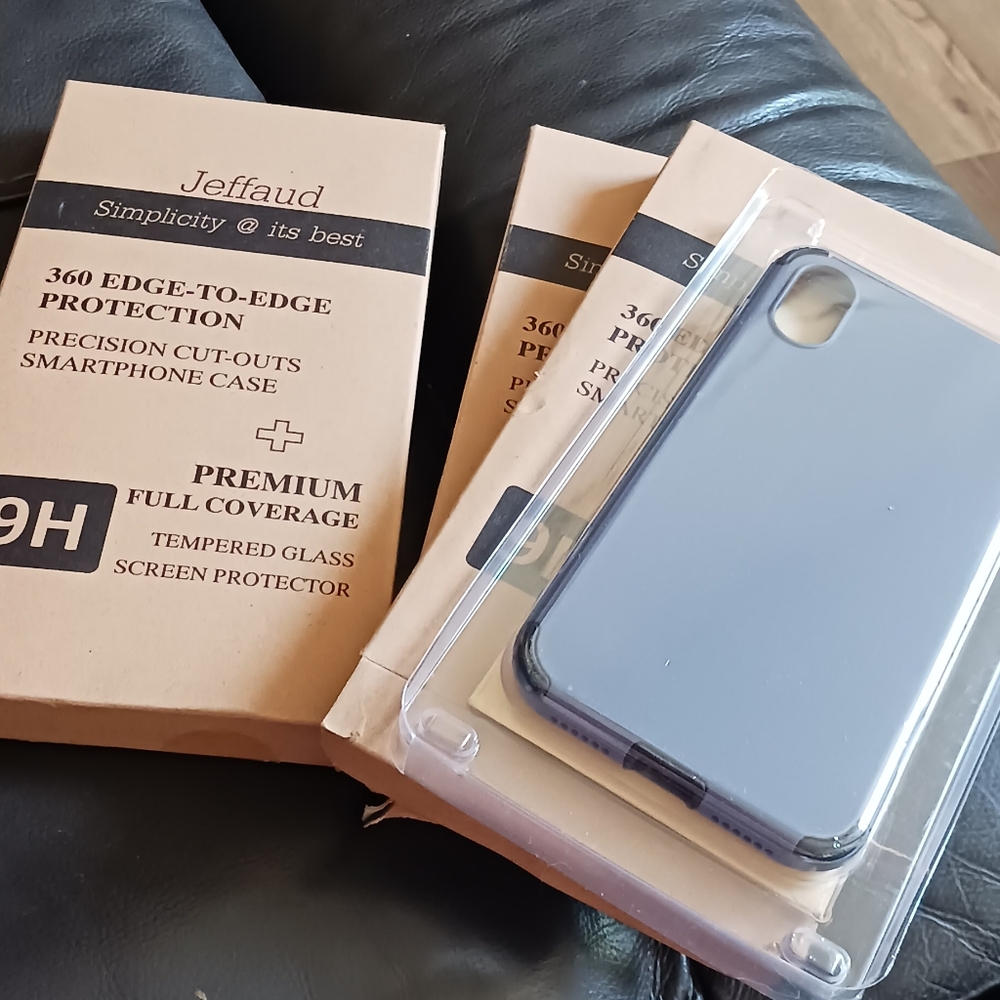 BONUS BUY! THREE IPHONE X XS CASES WITH 2 TEMPERED GLASS SCREEN PROTECTORS